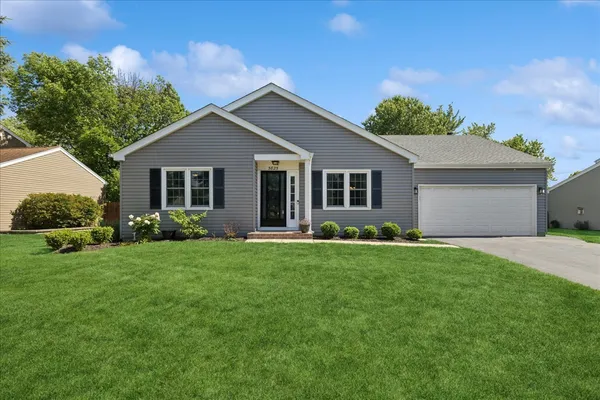 $375,000 | 5825 Hancock Lane, Gurnee, IL 60031