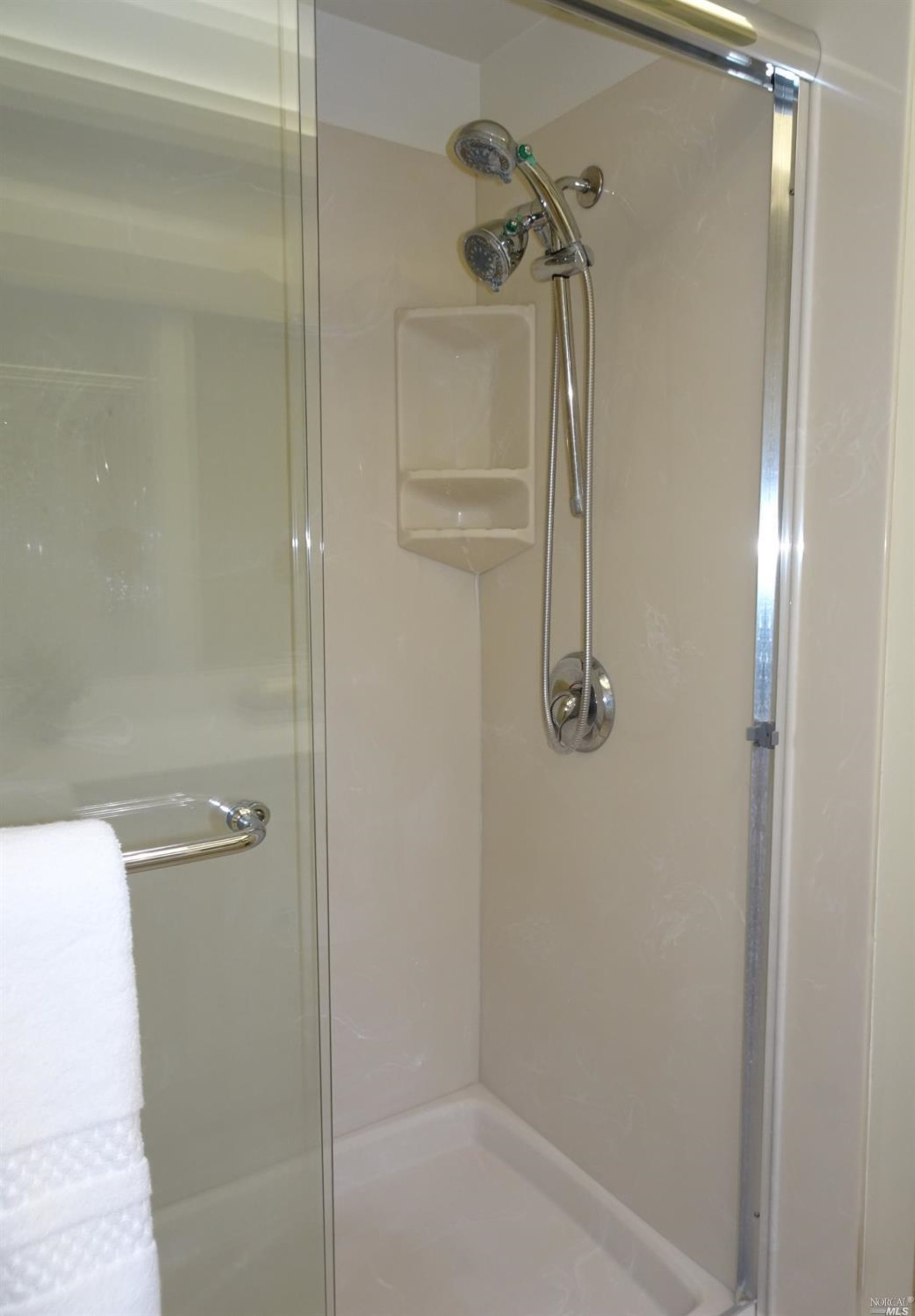 6 Woodgreen Street Santa Rosa, CA 95409 - Photo 13 of 16 a bathroom with a shower