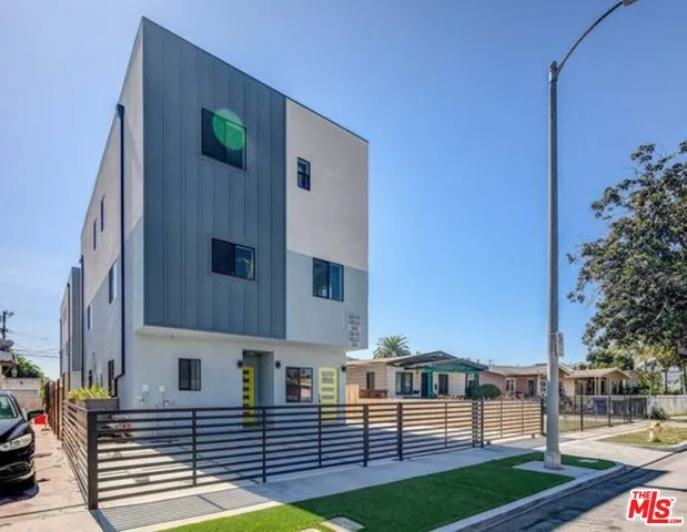 $1,899 | 624 West 83rd Street, Unit 624 1/4, Los Angeles, CA 90044