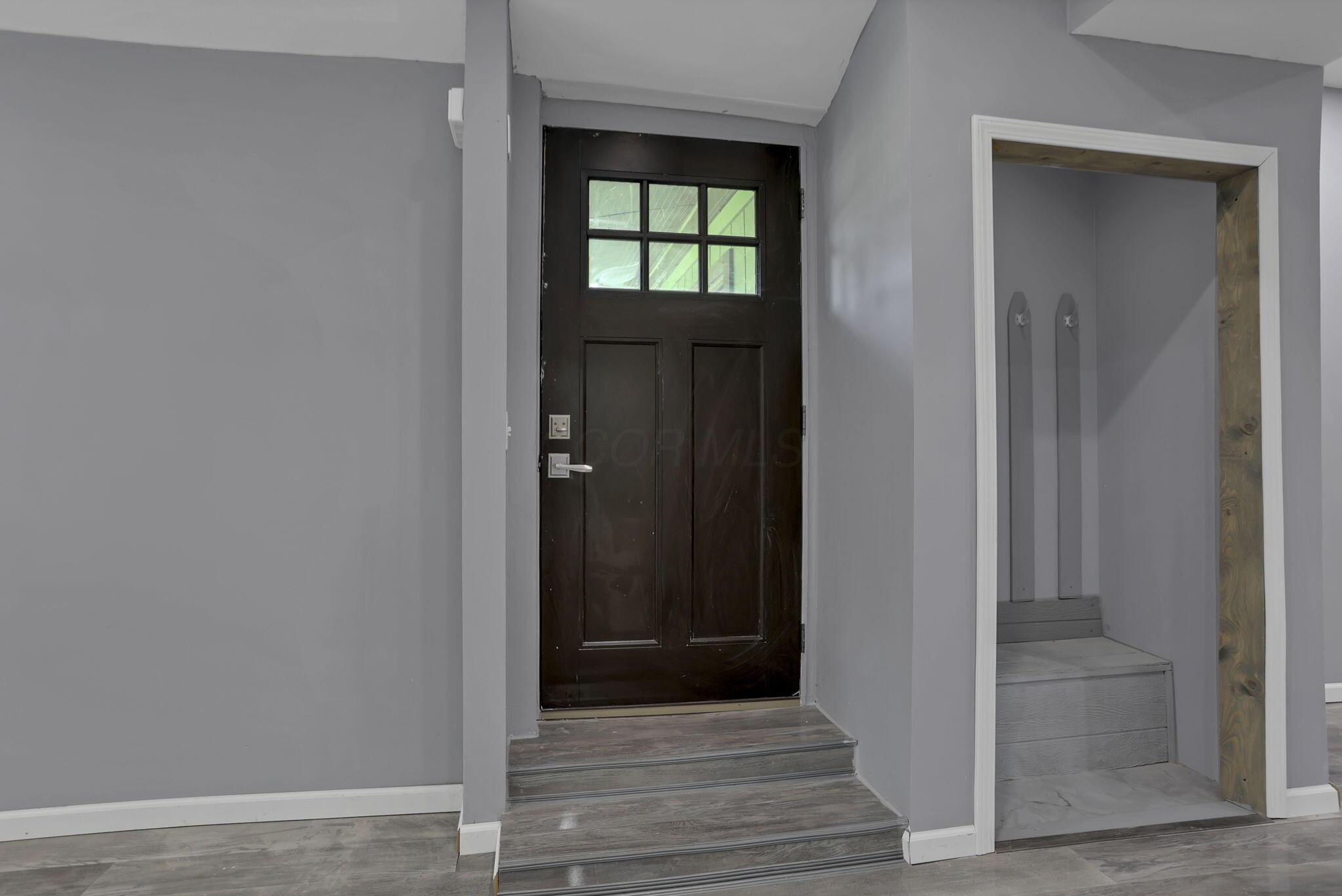 10039 Taylor Road Southwest Etna, OH 43068 - Photo 8 of 83 Entryway