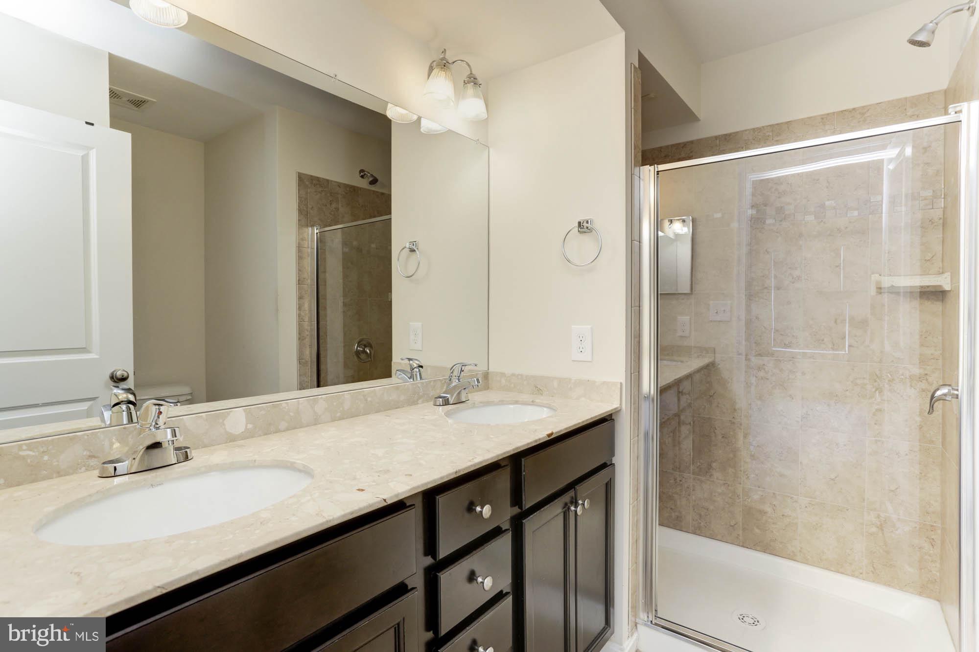 4625 Dillon Place Baltimore, MD 21224 - Photo 20 of 41 Bedroom 1 en suite bathroom