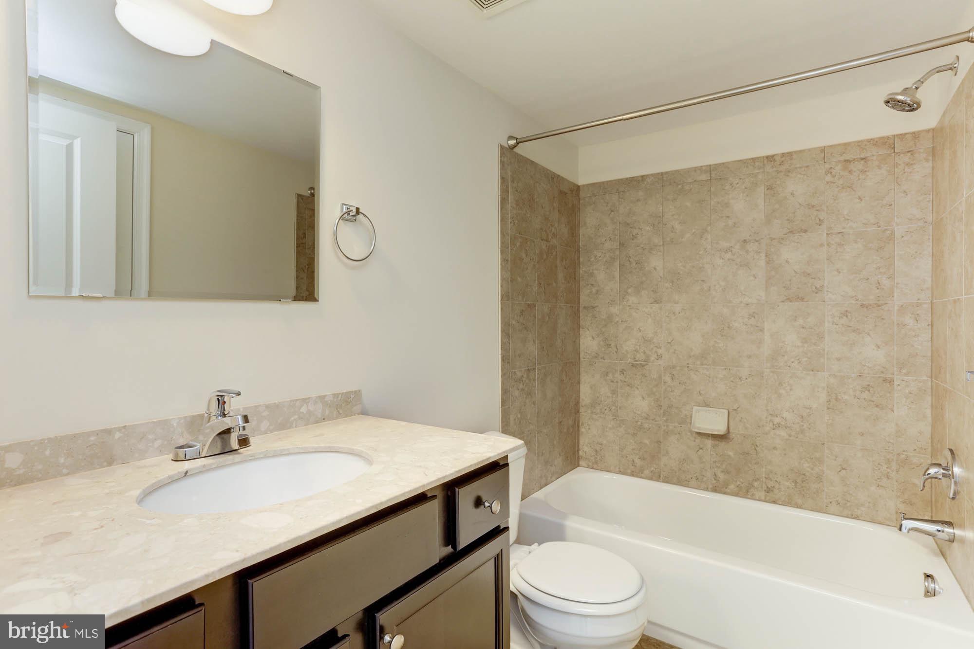 4625 Dillon Place Baltimore, MD 21224 - Photo 26 of 41 Hall bath