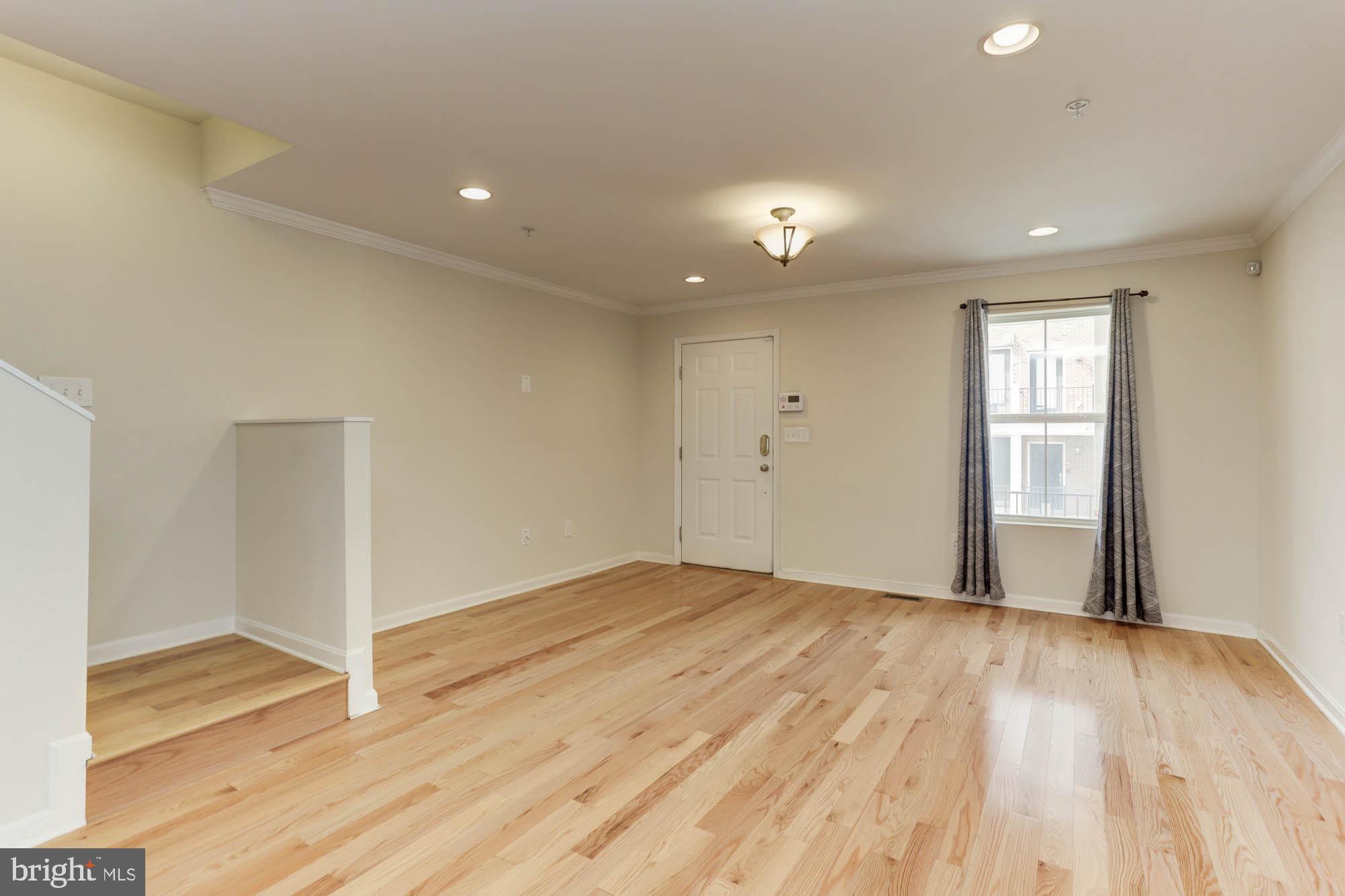 4625 Dillon Place Baltimore, MD 21224 - Photo 5 of 41 Living room