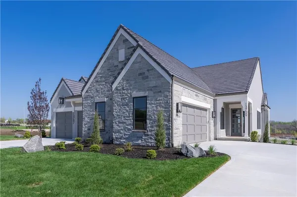 $999,500 | 13709 Pembroke Lane, Leawood, KS 66224
