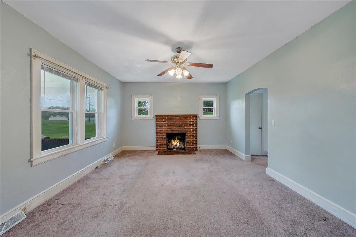 12760 Hardy Road Hardy, VA 24101 - Photo 11 of 35 Living Room