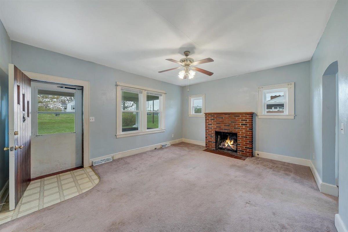 12760 Hardy Road Hardy, VA 24101 - Photo 10 of 35 Living Room