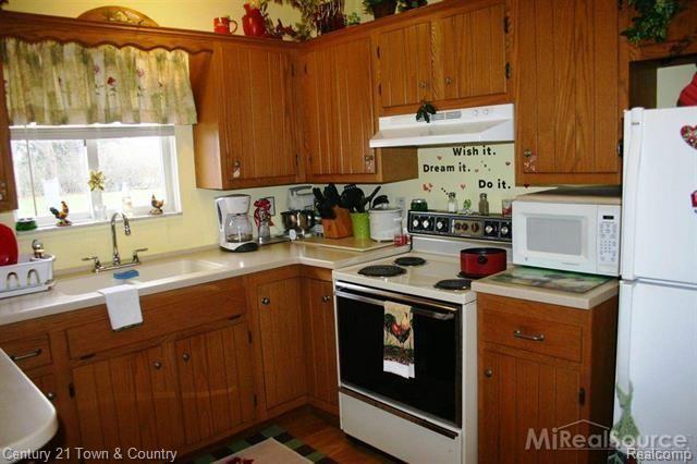 51480 Fairchild Road New Baltimore, MI 48051 - Photo 5 of 19 kit3.jpg