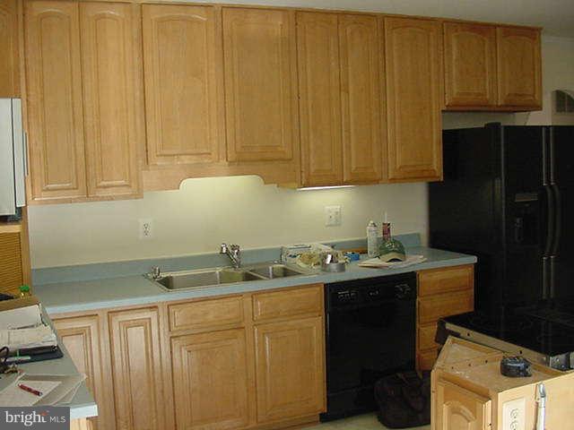 New Refri, Stove, Great Cabinets