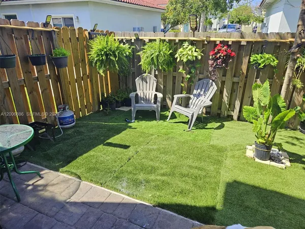 $2,300 | 501 Northeast 1st Street, Florida City, FL 33034