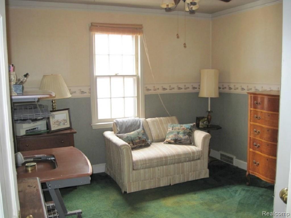 1660 Severn Road Grosse Pointe, MI 48236 - Photo 14 of 20 IMG_2167.jpg