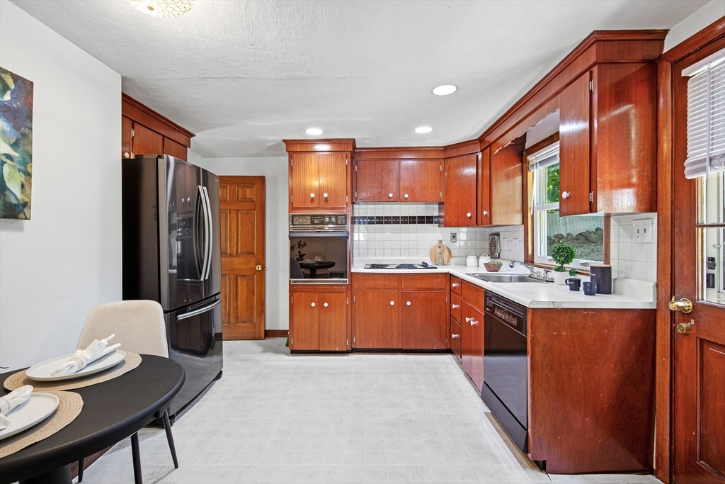 38 Robinhood Road Winchester, MA 01890 - Photo 14 of 32