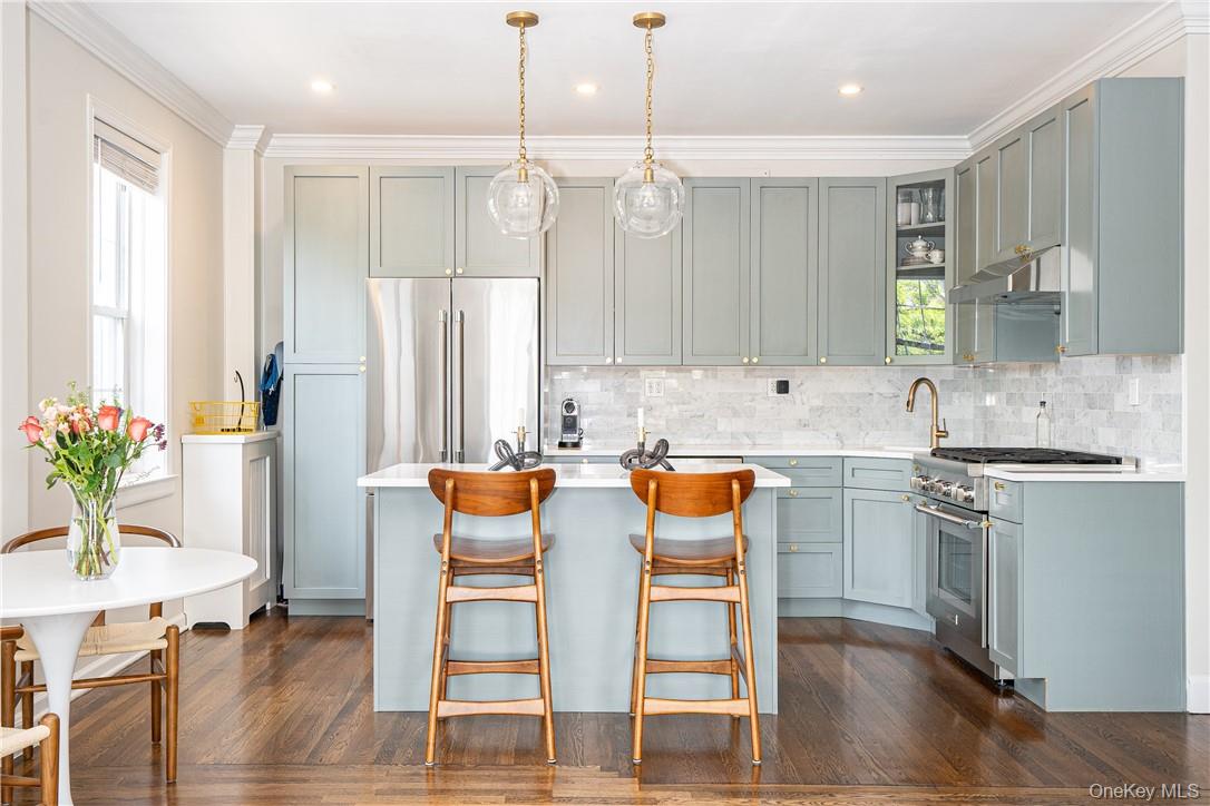 1 Cedar Street, Unit 2A Bronxville, NY 10708 - Photo 5 of 28 Eat-In-Chef's Kitchen