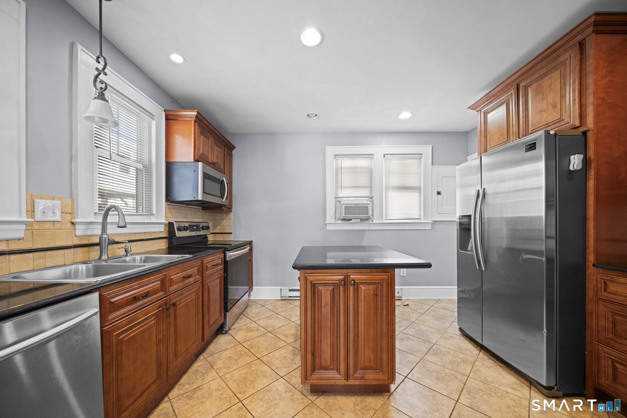 41 Park Place Meriden, CT 06451 - Photo 17 of 33