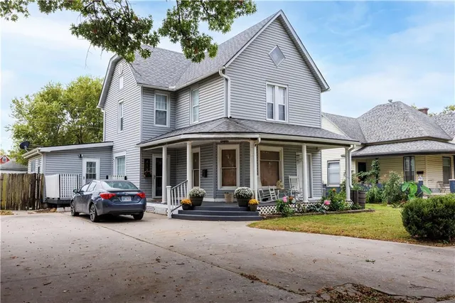 $159,500 | 417 West 5th Street, Chanute, KS 66720