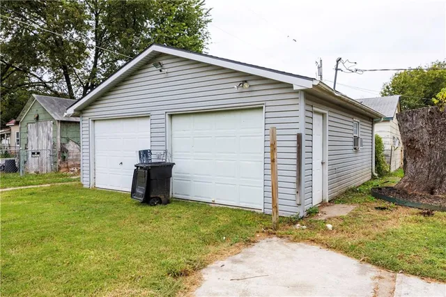$159,500 | 417 West 5th Street, Chanute, KS 66720