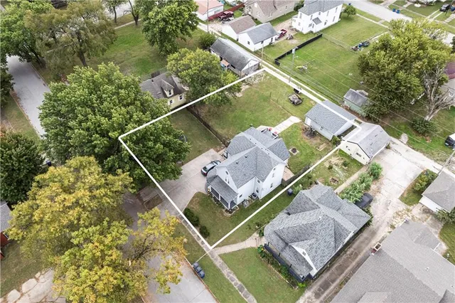 $159,500 | 417 West 5th Street, Chanute, KS 66720