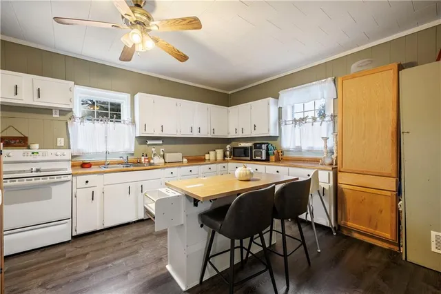 $159,500 | 417 West 5th Street, Chanute, KS 66720