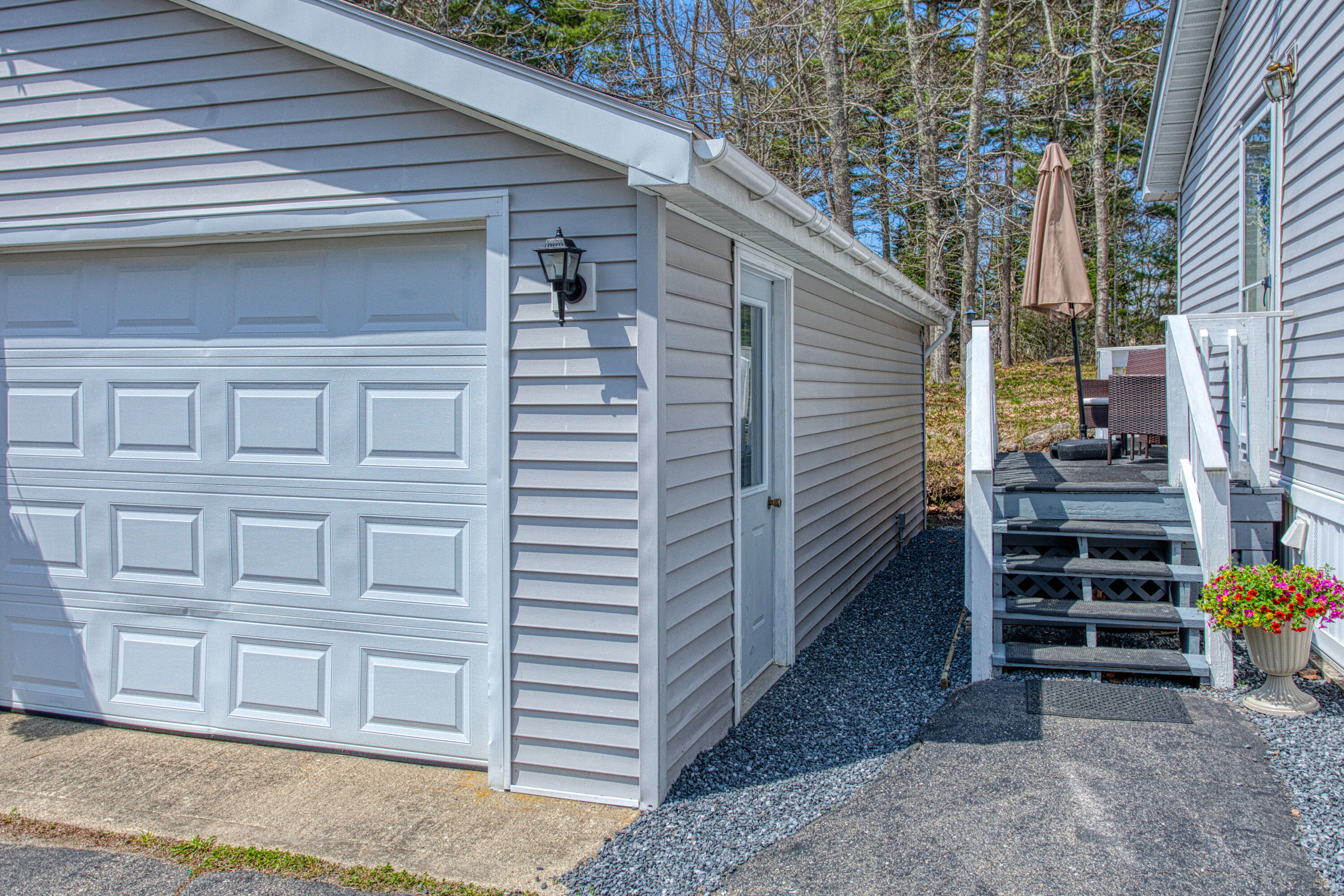 75 Reed Road Boothbay Harbor, ME 04538 - Photo 5 of 36 Side Entry, Sitting area