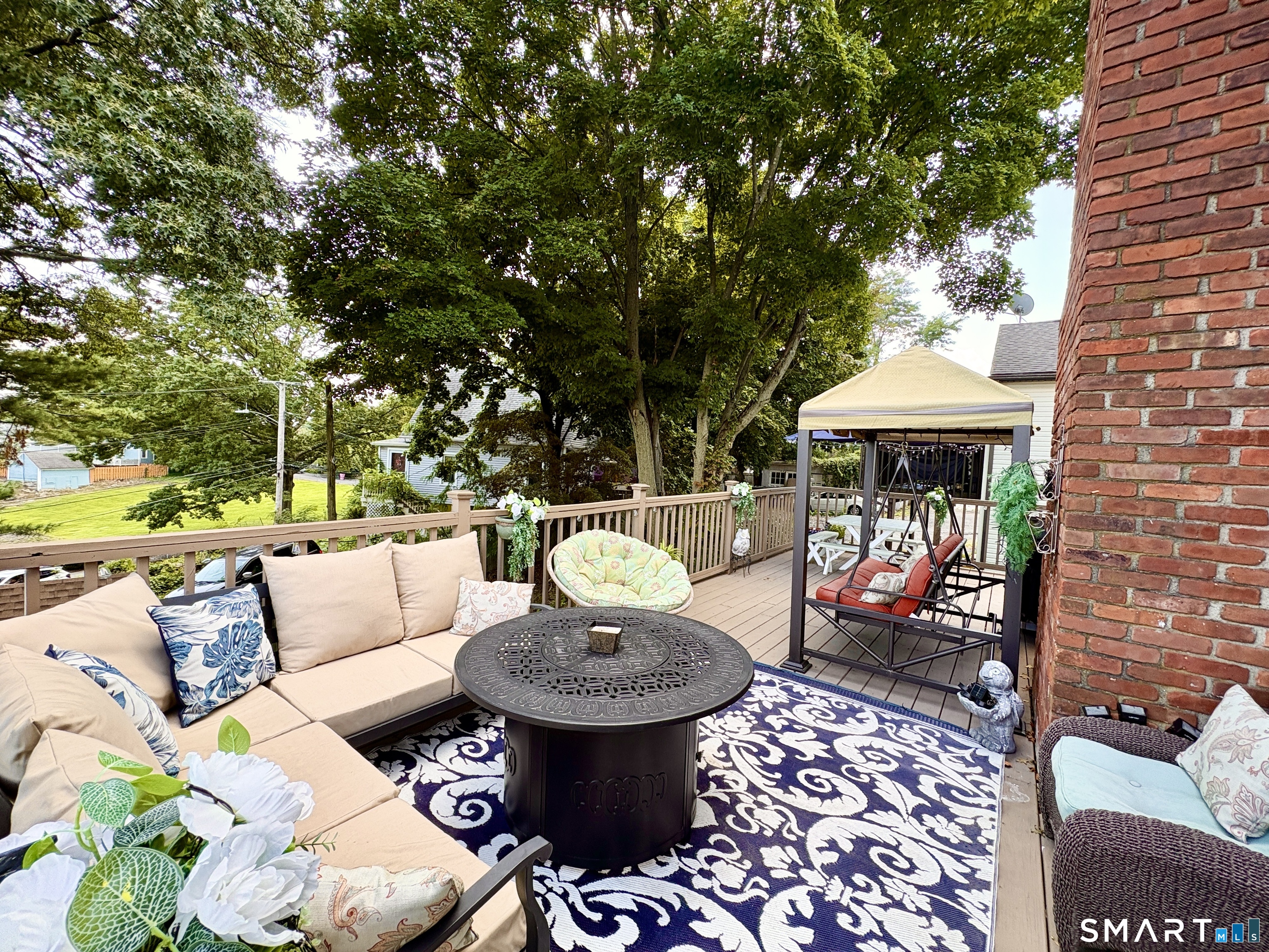 127 Jennings Road Fairfield, CT 06825 - Photo 34 of 38 Ready for a bbq!