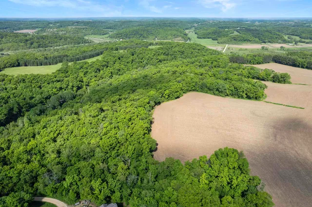 $400,000 | 33.44-acres Zwettler, Blue Mounds, WI 53517