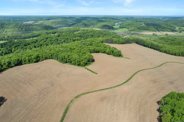 $400,000 | 33.44-acres Zwettler, Blue Mounds, WI 53517