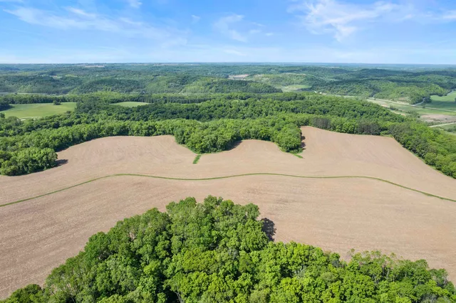$400,000 | 33.44-acres Zwettler, Blue Mounds, WI 53517