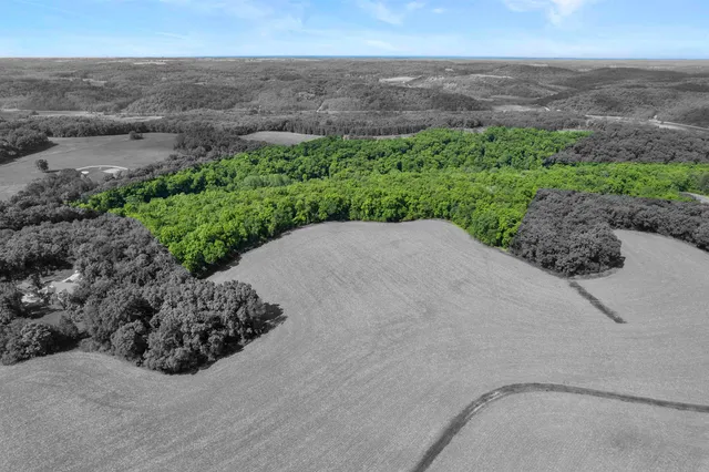 $400,000 | 33.44-acres Zwettler, Blue Mounds, WI 53517