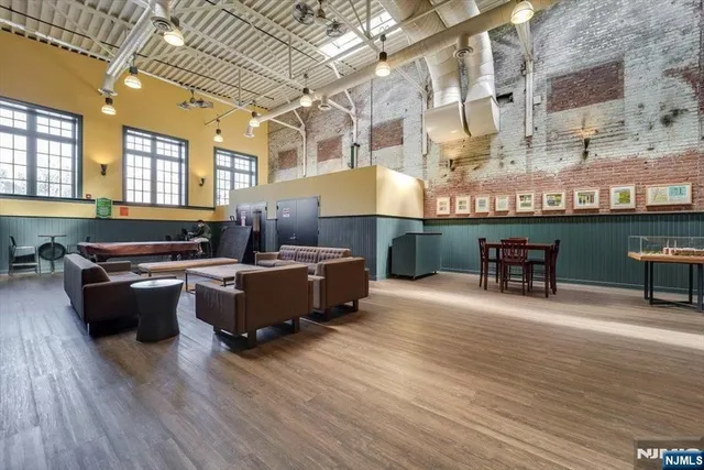 $349,000 | 186 Wayne Street, Unit 214D, Jersey City, NJ 07302