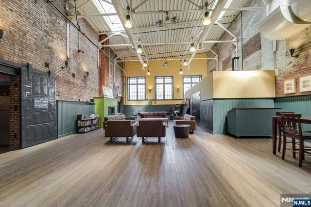 $349,000 | 186 Wayne Street, Unit 214D, Jersey City, NJ 07302