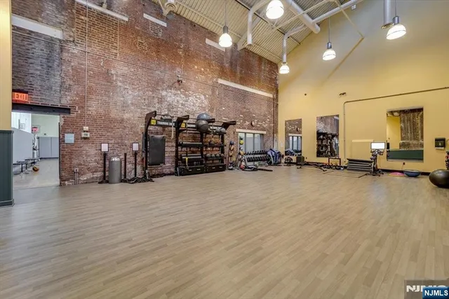 $349,000 | 186 Wayne Street, Unit 214D, Jersey City, NJ 07302