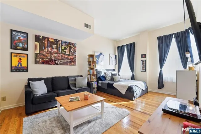 $349,000 | 186 Wayne Street, Unit 214D, Jersey City, NJ 07302