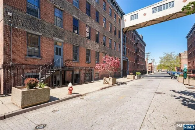$349,000 | 186 Wayne Street, Unit 214D, Jersey City, NJ 07302
