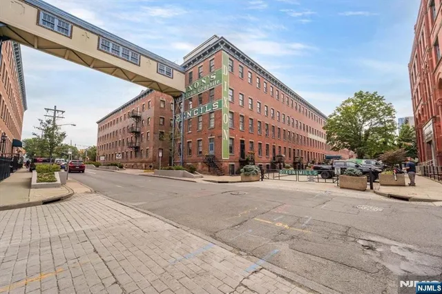 $349,000 | 186 Wayne Street, Unit 214D, Jersey City, NJ 07302
