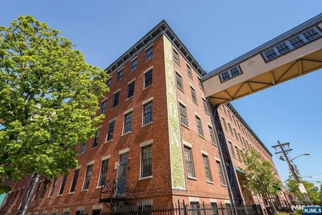 $349,000 | 186 Wayne Street, Unit 214D, Jersey City, NJ 07302