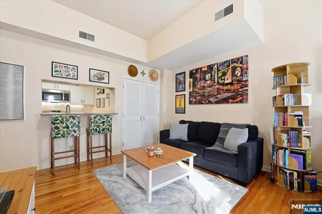 $349,000 | 186 Wayne Street, Unit 214D, Jersey City, NJ 07302