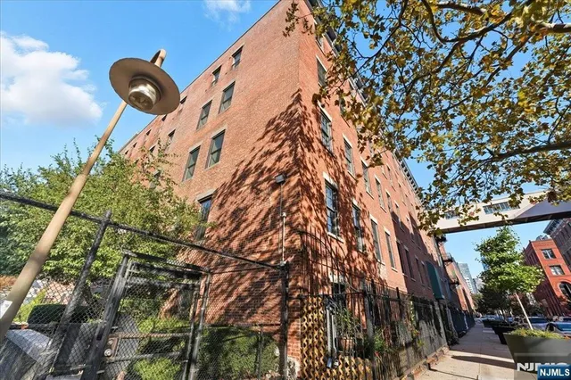 $349,000 | 186 Wayne Street, Unit 214D, Jersey City, NJ 07302