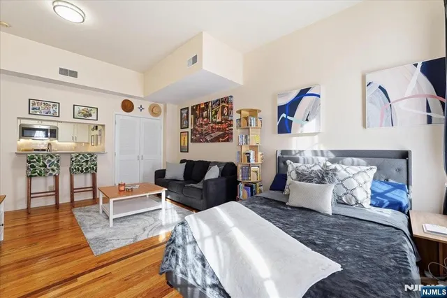 $349,000 | 186 Wayne Street, Unit 214D, Jersey City, NJ 07302