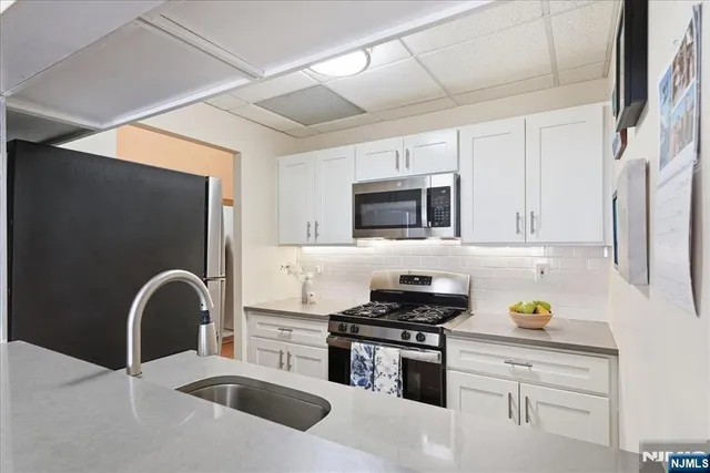 $349,000 | 186 Wayne Street, Unit 214D, Jersey City, NJ 07302