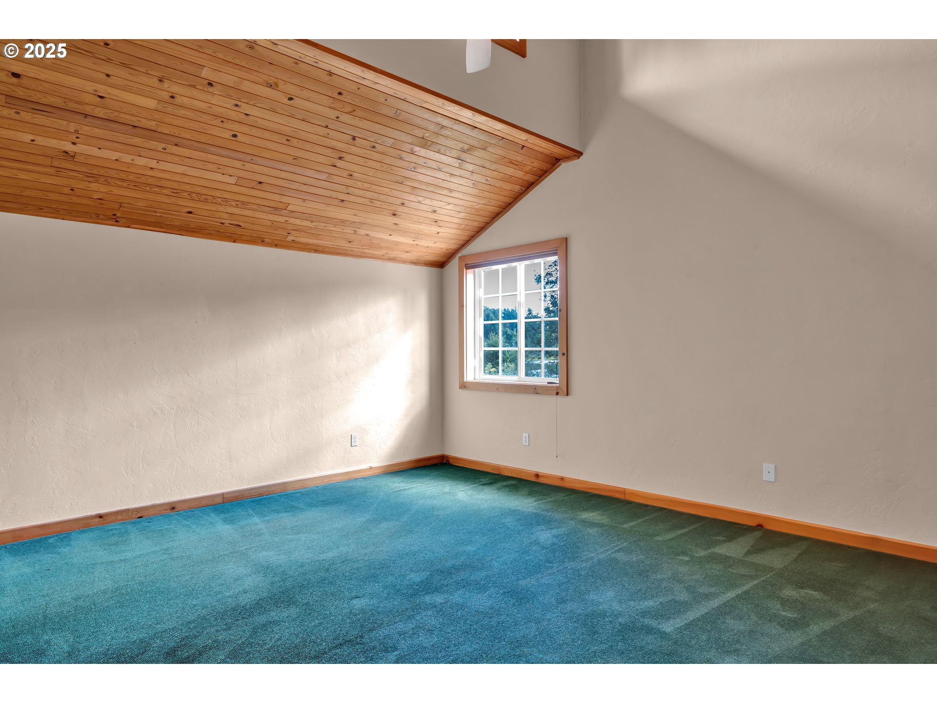78341 Snauer Lane Cottage Grove, OR 97424 - Photo 28 of 48 a view of an empty room with window