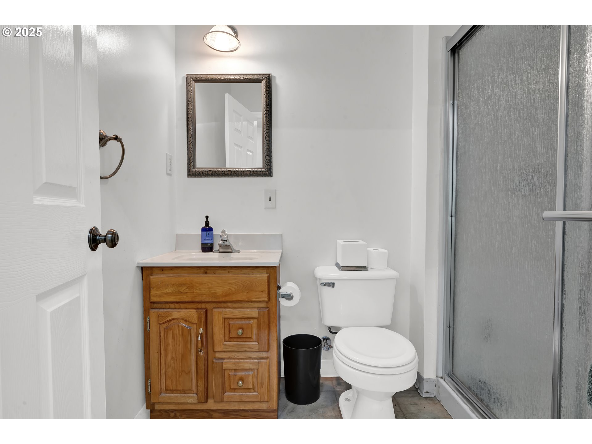 78341 Snauer Lane Cottage Grove, OR 97424 - Photo 39 of 48 a bathroom with a toilet a sink and mirror