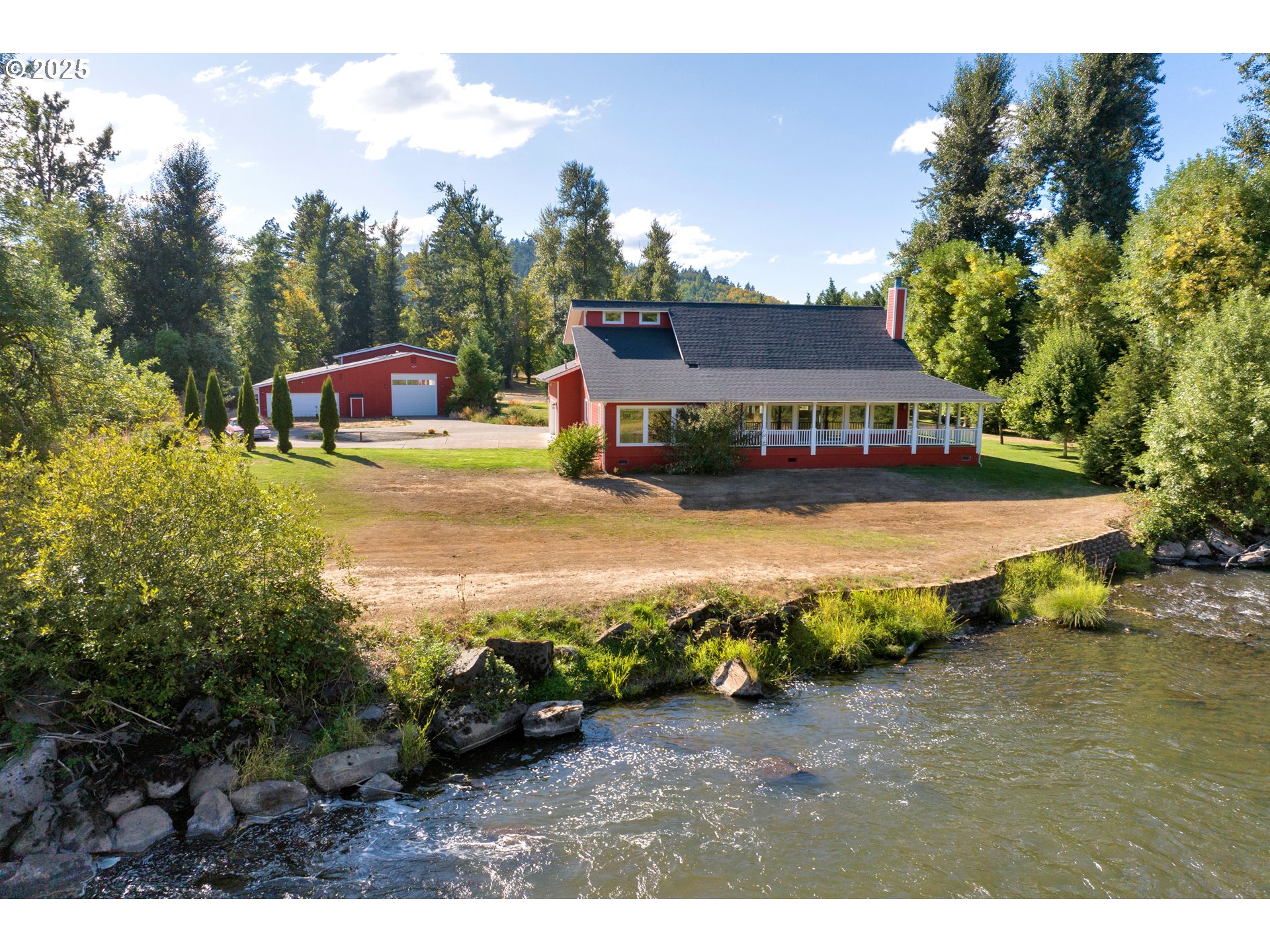 78341 Snauer Lane Cottage Grove, OR 97424 - Photo 46 of 48 a view of a house with pool and a yard