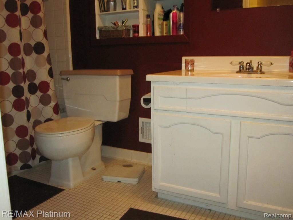 10255 Kress Road Pinckney, MI 48169 - Photo 26 of 30 Full Bath Upstairs