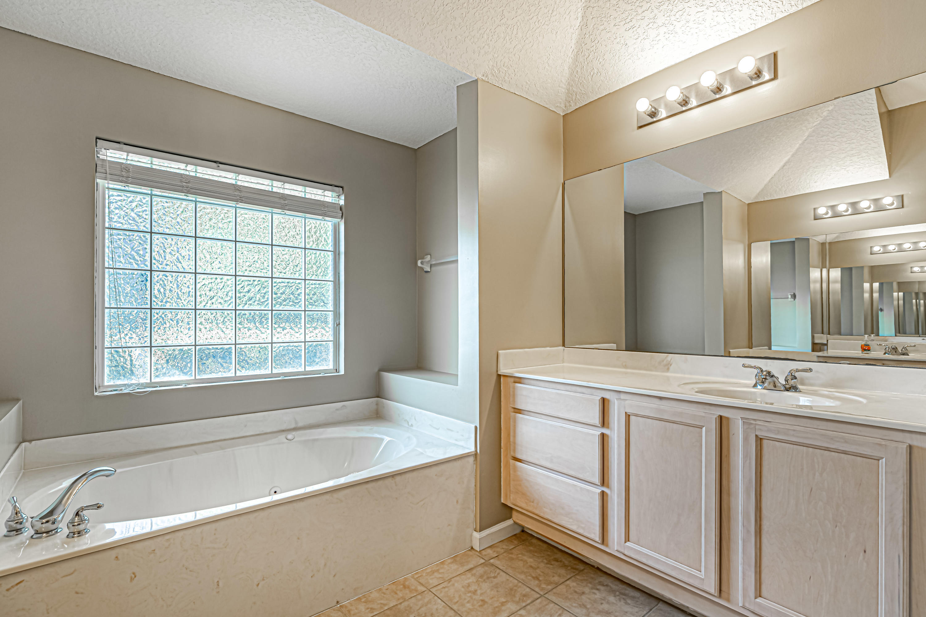 593 Reflection Cove Road Jacksonville, FL 32218 - Photo 36 of 50 36-Owner's Bathroom