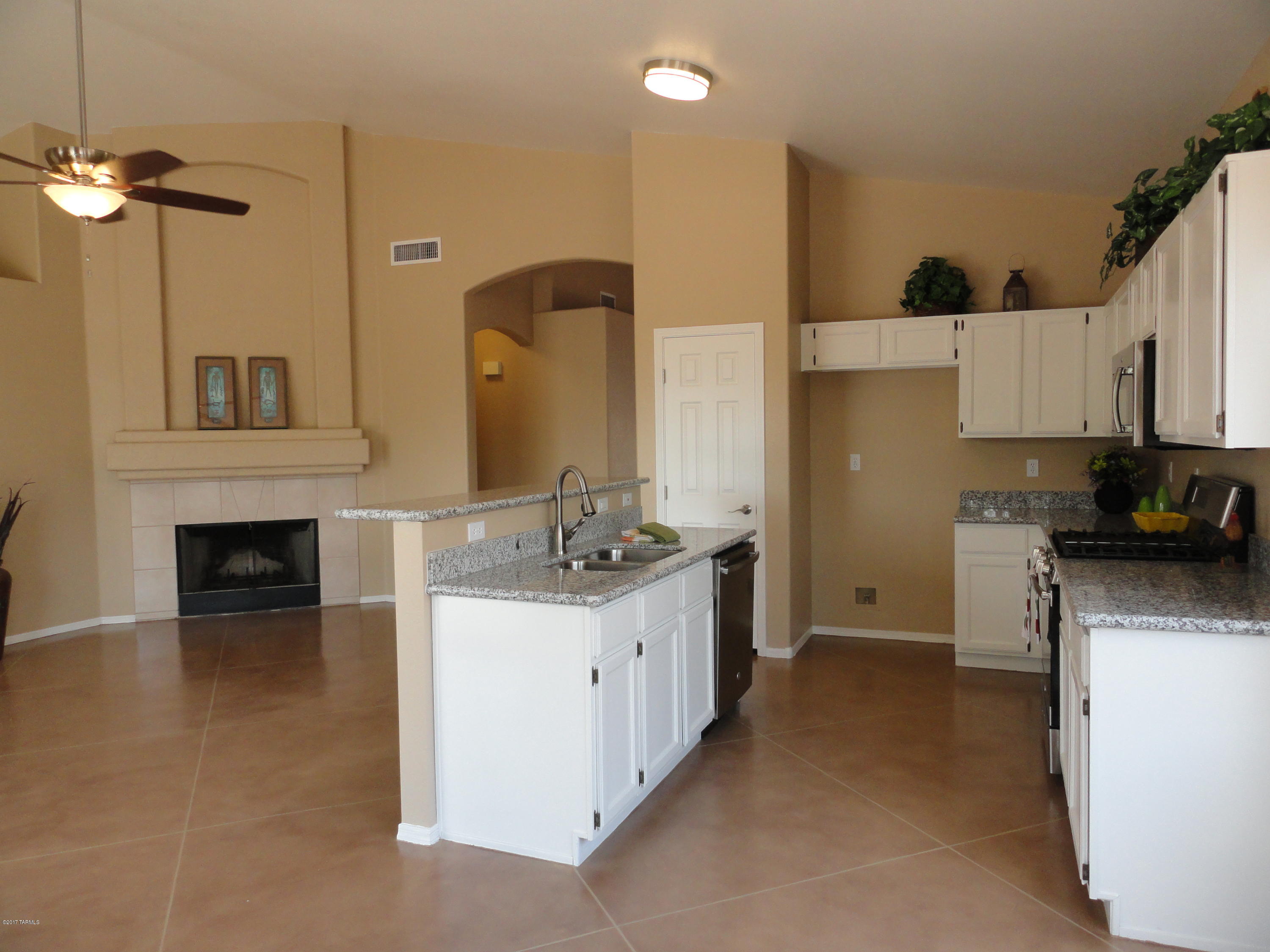 10050 East English Woods Road Tucson, AZ 85748 - Photo 11 of 25