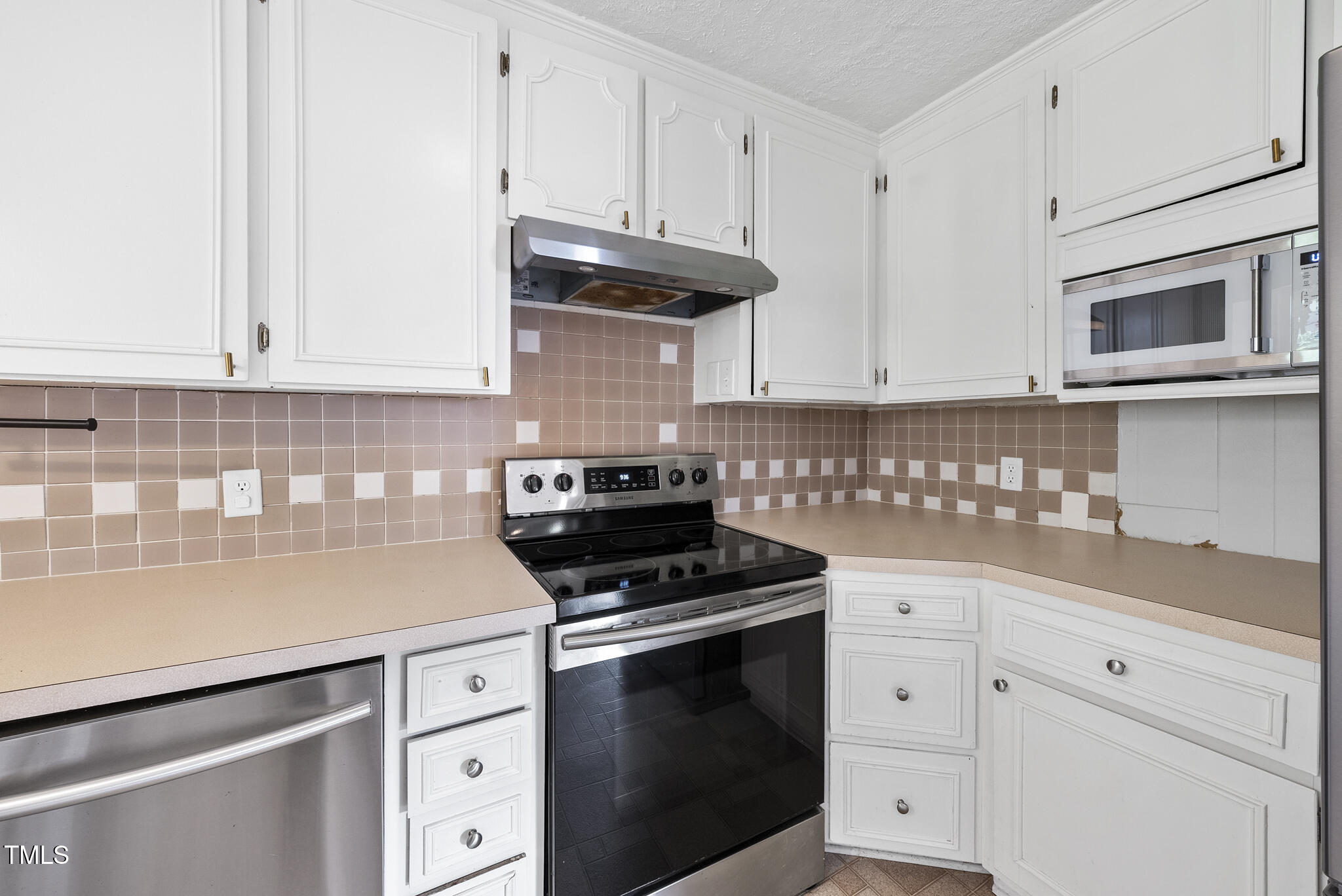 2510 Springhill Avenue Raleigh, NC 27603 - Photo 11 of 18 DSC04921