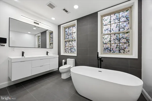 $3,300 | 110 Richmond Street, Philadelphia, PA 19125