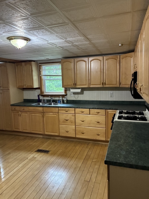 8 Benjamin Road Shirley, MA 01464 - Photo 5 of 28