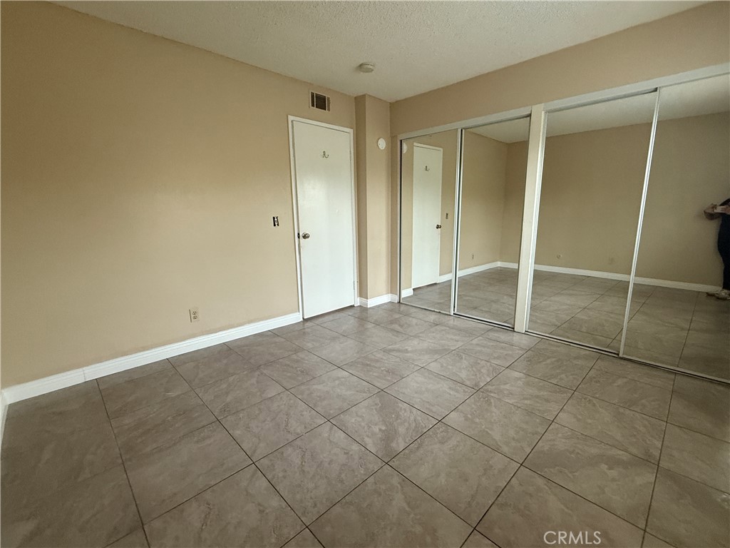 1735 East Washington Street, Unit G13 Colton, CA 92324 - Photo 4 of 19 a view of an empty room