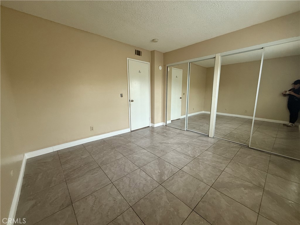 1735 East Washington Street, Unit G13 Colton, CA 92324 - Photo 5 of 19 a view of an empty room