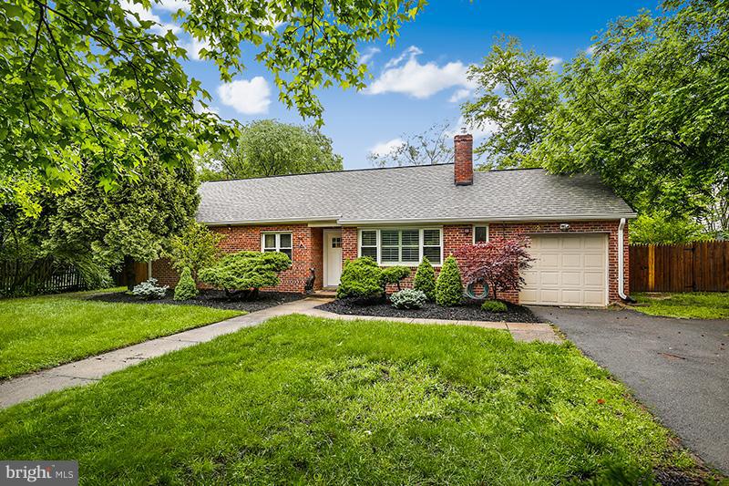 7925 Fort Hunt Road Alexandria, VA 22308 - Photo 2 of 25 Exterior (Front)
